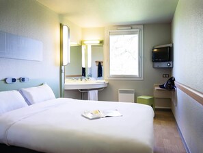 Double Room | Desk, soundproofing, free WiFi, bed sheets