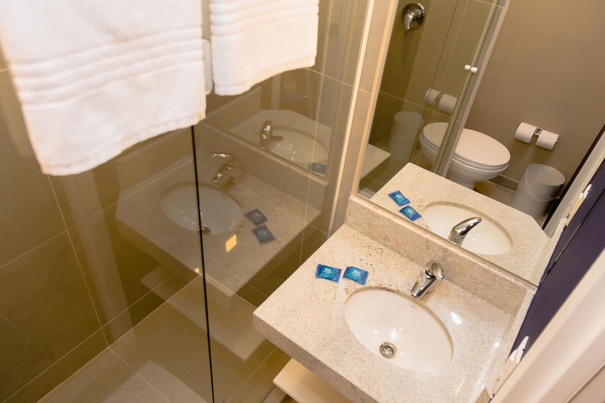 soundproofing, free wifi, bed sheets