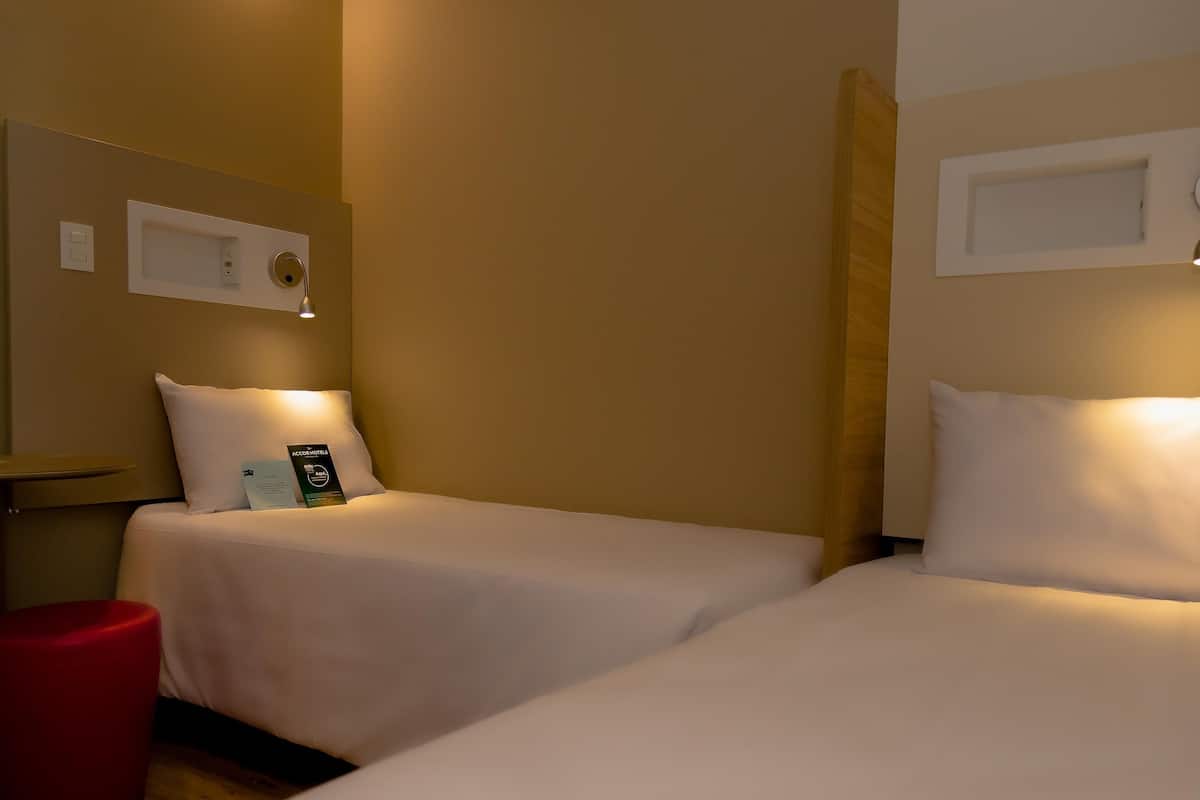 apartment, 2 single beds | soundproofing, free wifi, bed sheets