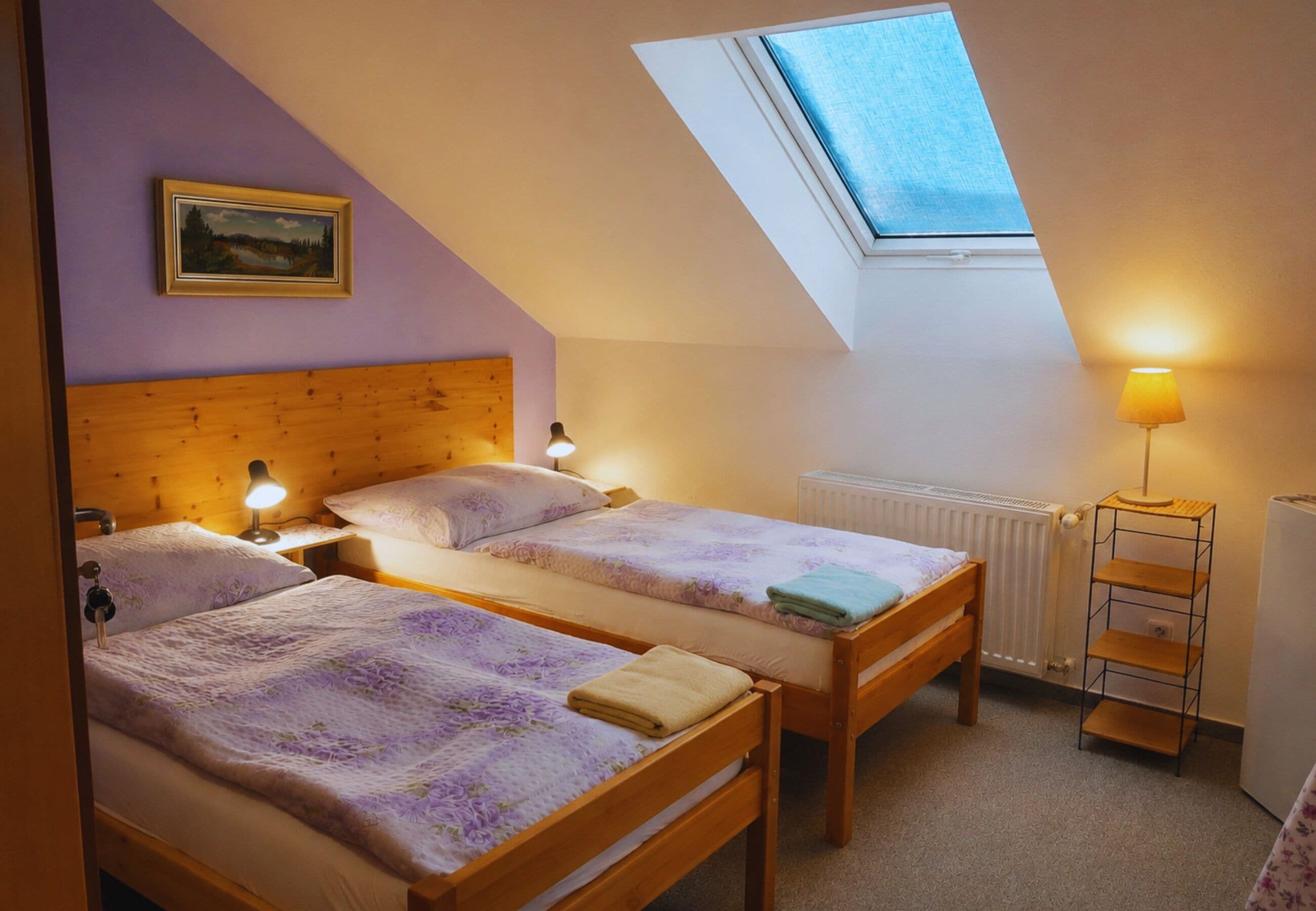 Twin Room, Shared Bathroom (2)