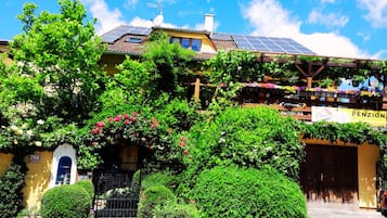 Fachada de la propiedad