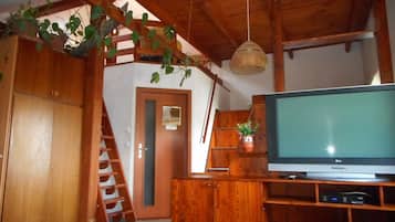 Departamento, baño en la habitación (6) | Área de sala de estar | Televisión de pantalla plana
