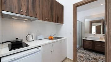Suite Studio Deluxe, 1 grand lit, non-fumeurs, vue plage | Cuisine privée | Plaque de cuisson, cafetiÚre/bouilloire, bouilloire électrique