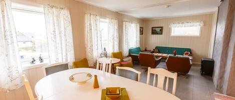 Traditional House, 4 Bedrooms | In-room dining