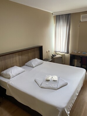 Espacio para trabajar con laptop, insonorización y cunas gratuitas 