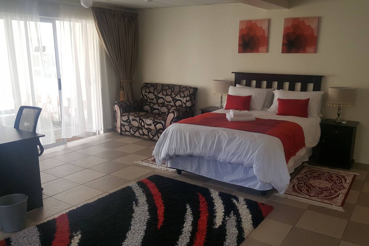 Quarto casal standard, 1 cama Queen | Individualmente mobiliados, escrivaninha, berços (sobretaxa)