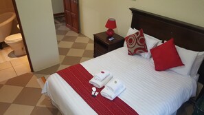 Quarto casal luxo de uso individual | Individualmente mobiliados, escrivaninha, berços (sobretaxa)