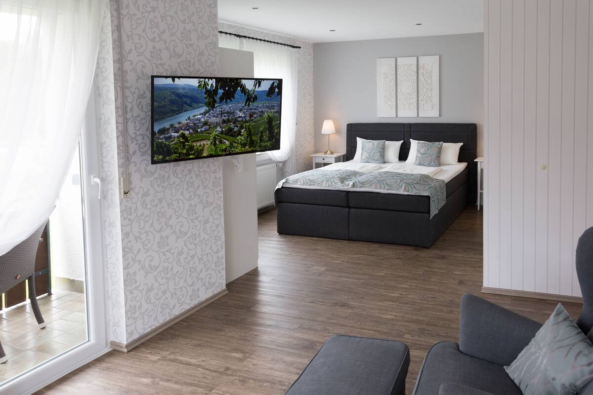 standard double room, ensuite, city view