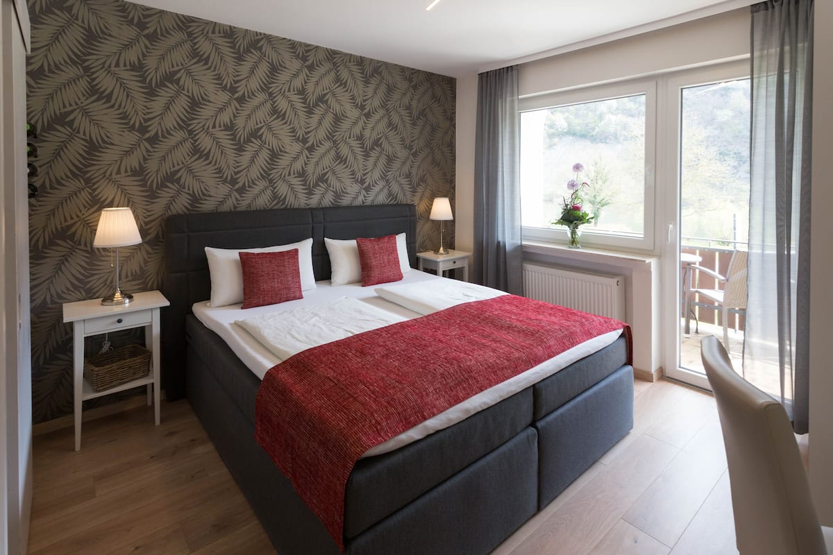 economy double room, ensuite, river view