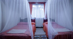 Standaard Twin kamer | Luxe beddengoed, een kluis op de kamer, een bureau, gratis wifi