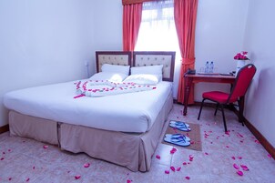 Premium bedding, in-room safe, desk, free WiFi