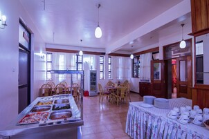 Premium bedding, in-room safe, desk, free WiFi