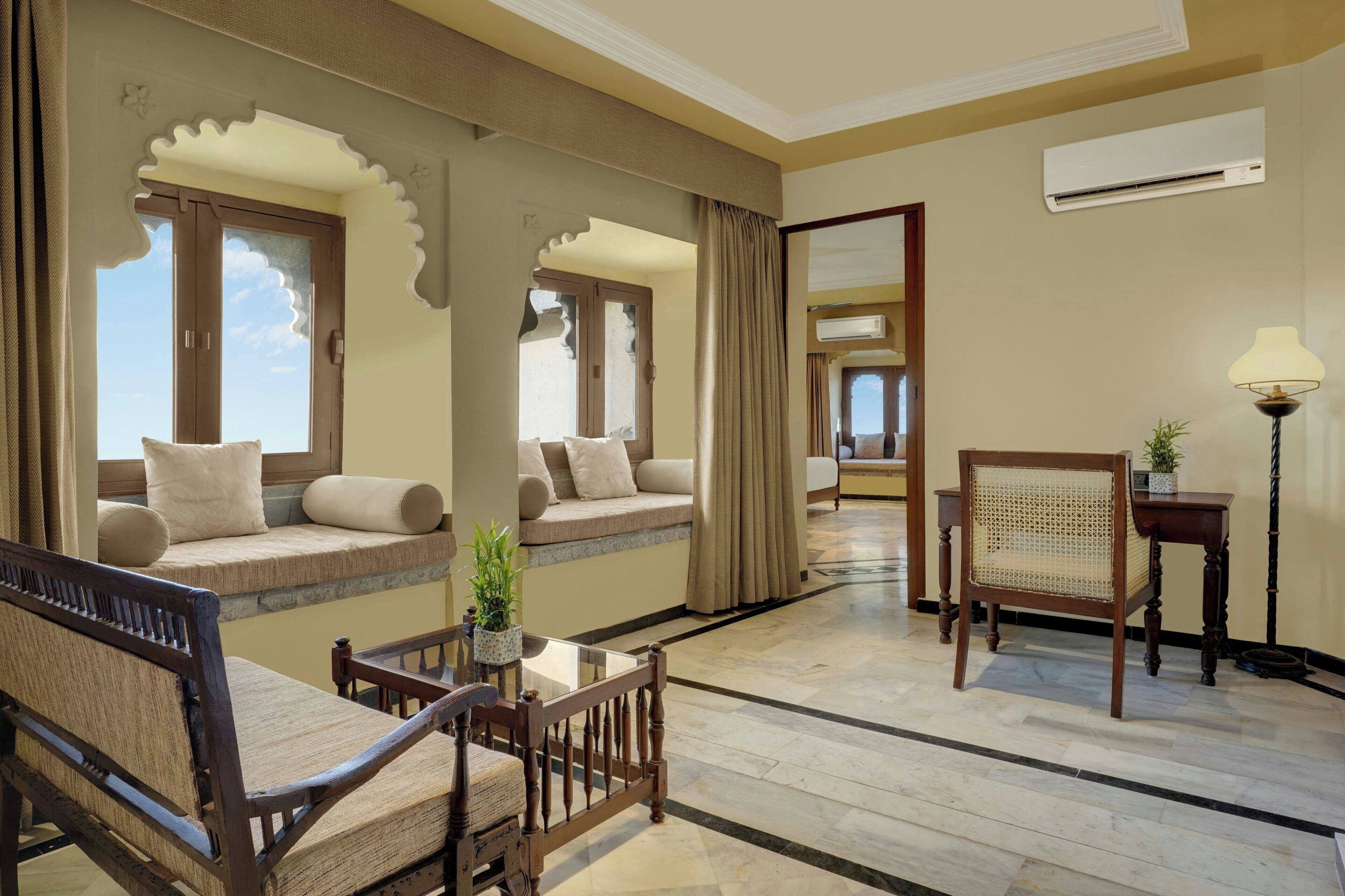 Suite, 1 King Bed | Living room | 42-inch LED TV with cable channels