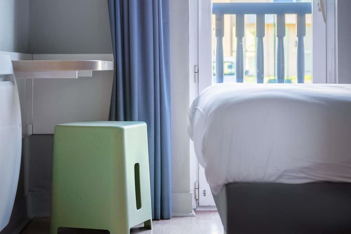 Habitación doble | Escritorio, cunas gratuitas, wifi gratis y ropa de cama