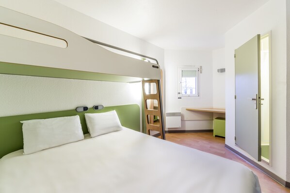 Triple Room, Multiple Beds | Desk, free cribs/infant beds, free WiFi, bed sheets