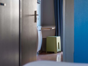 Desk, free cots/infant beds, free WiFi, bed sheets - ibis budget Caen Hérouville (Herouville-Saint-Clair)