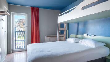 Bureau, chambres insonorisées, lits bébé (gratuits), Wi-Fi gratuit
