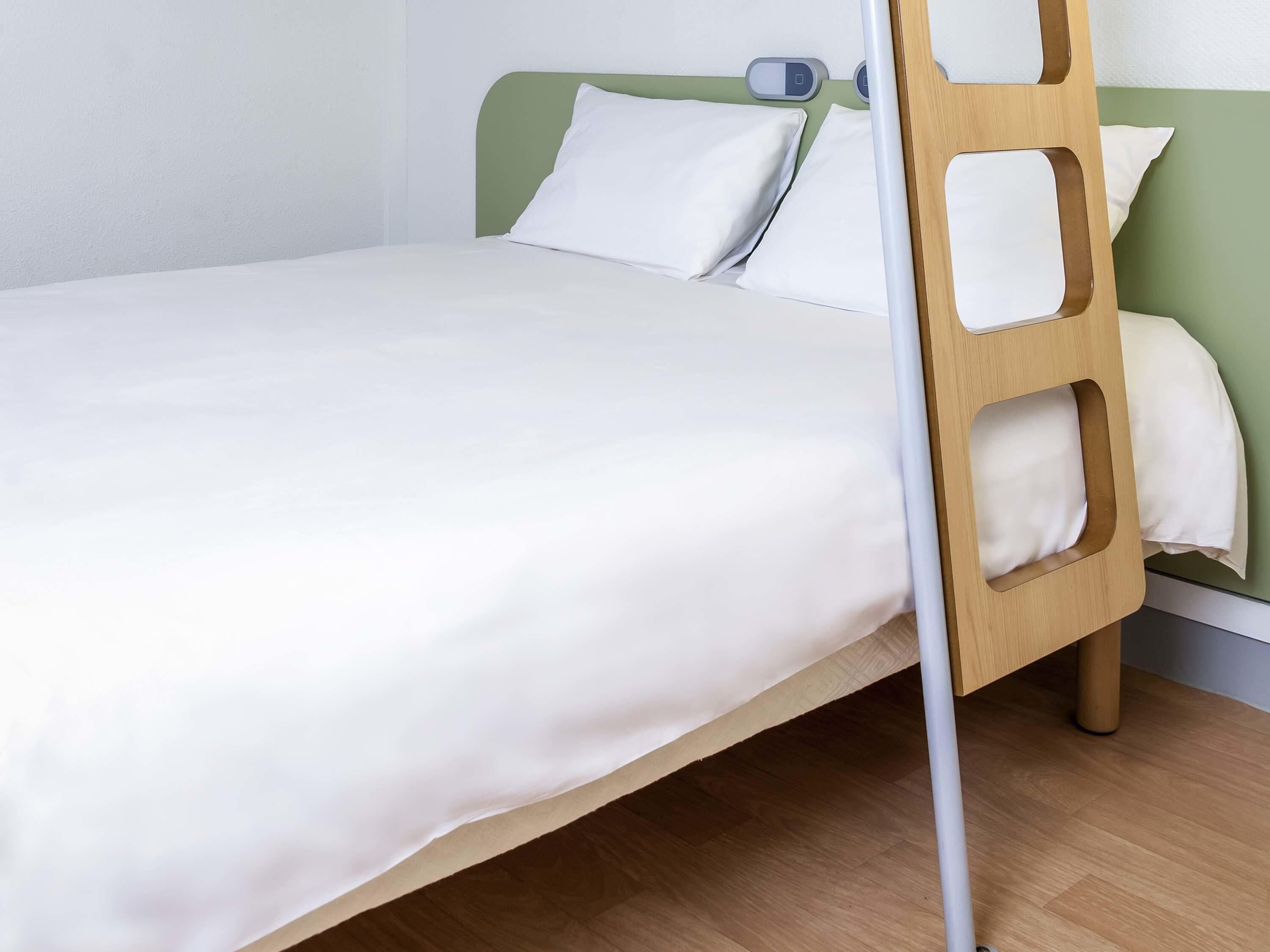 Desk, free cots/infant beds, free WiFi, bed sheets