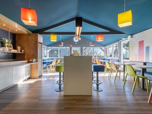 Colazione a buffet, servita tutte le mattine (9.50 EUR a persona) 