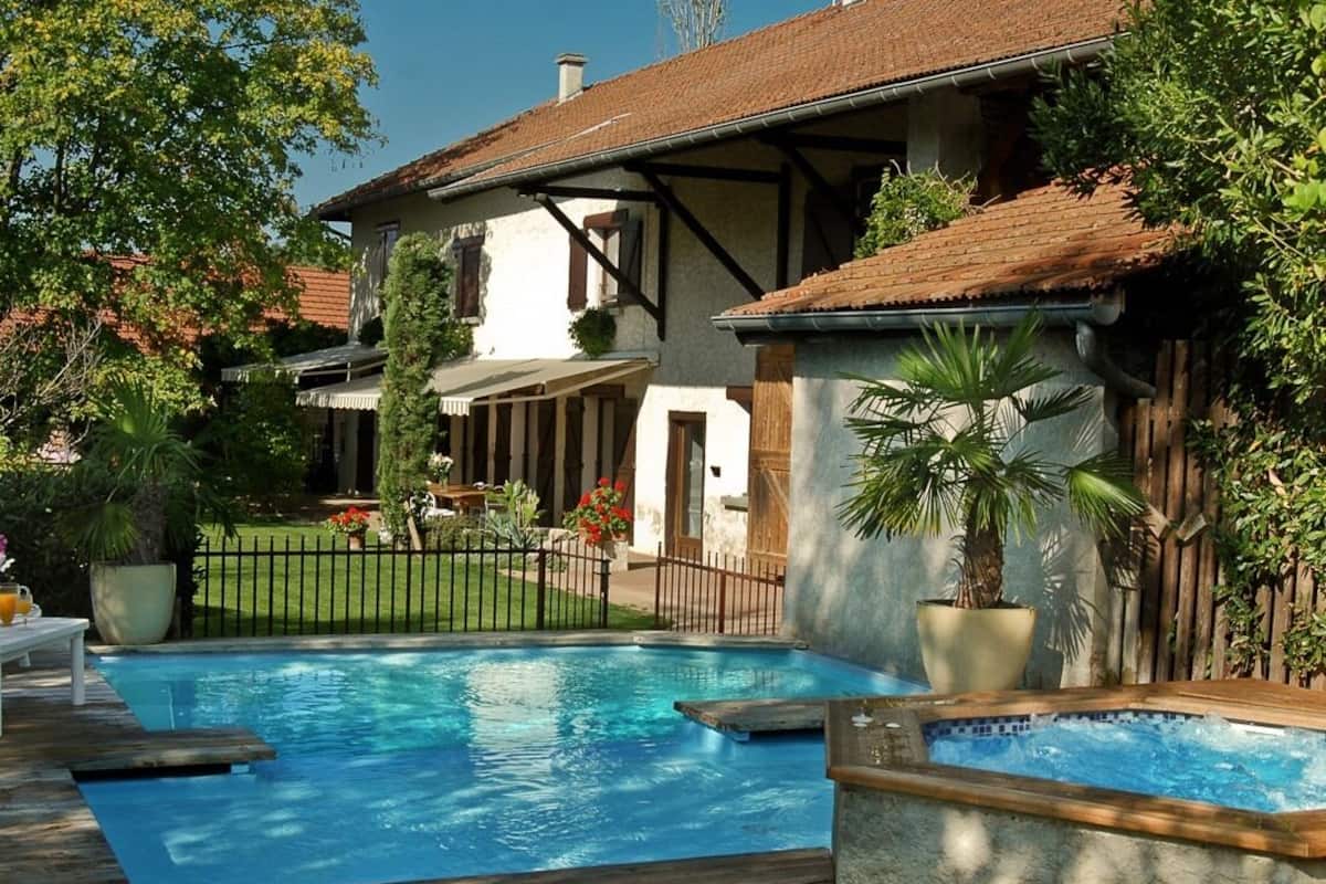 Cottage, en-suite badkamer (Le Domaine du Plantier) | Buitenzwembad | Een buitenzwembad