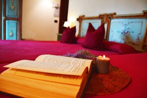 三人房, 私人浴室 | 免费迷你吧物品、特色装修、办公桌、遮光窗帘