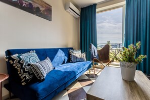 Apartamento luxo, 1 quarto, vista para o mar | Cofres nos quartos, escrivaninha, cortinas blackout