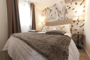 Deluxe Double Room | Premium bedding, minibar, in-room safe, desk - Suimi's Hotel (Villasimius)
