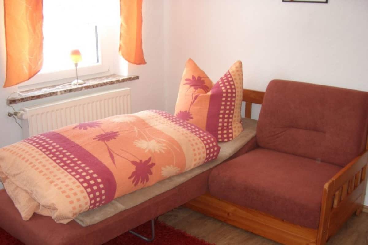 Desk, free WiFi, bed sheets