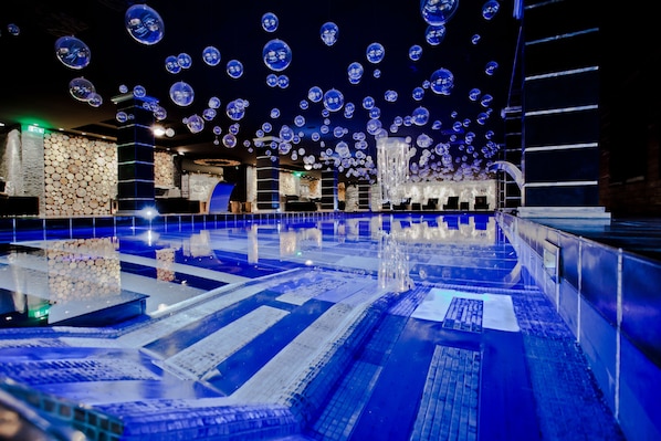Indoor pool, seasonal outdoor pool, pool umbrellas, sun loungers