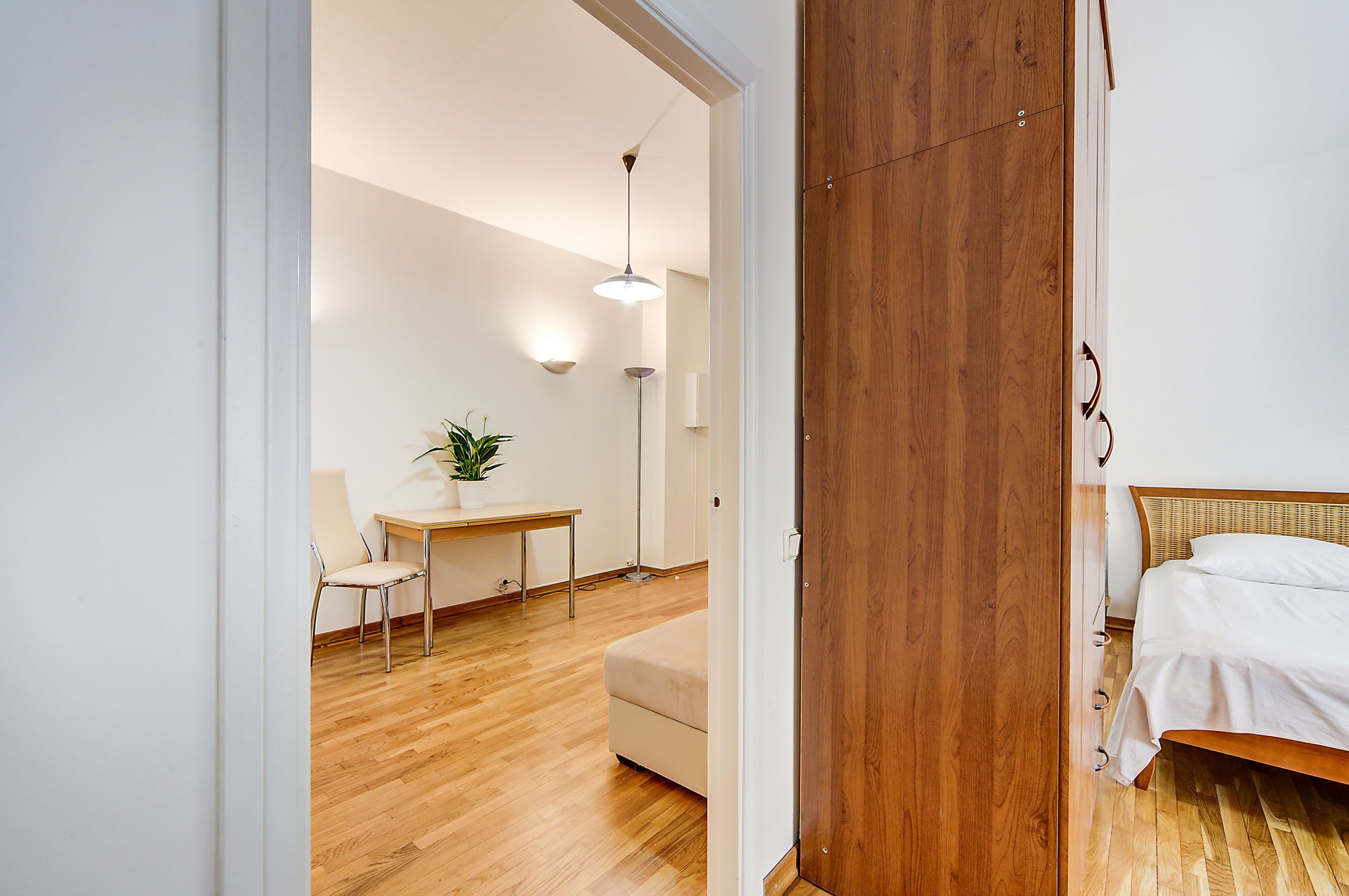 Apartment, Balkon | Wohnbereich | 40-Zoll-Fernseher mit Kabelempfang