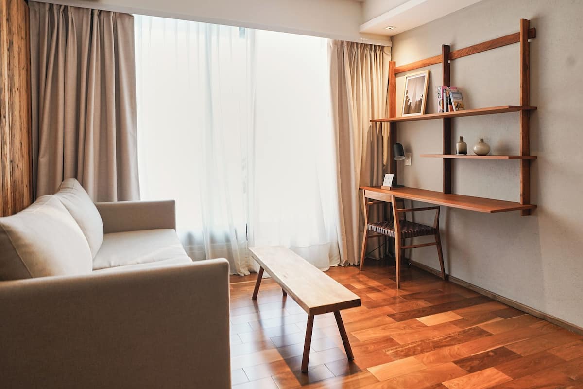 Executive Suite | 1 bedroom, Egyptian cotton sheets, premium bedding, down comforters
