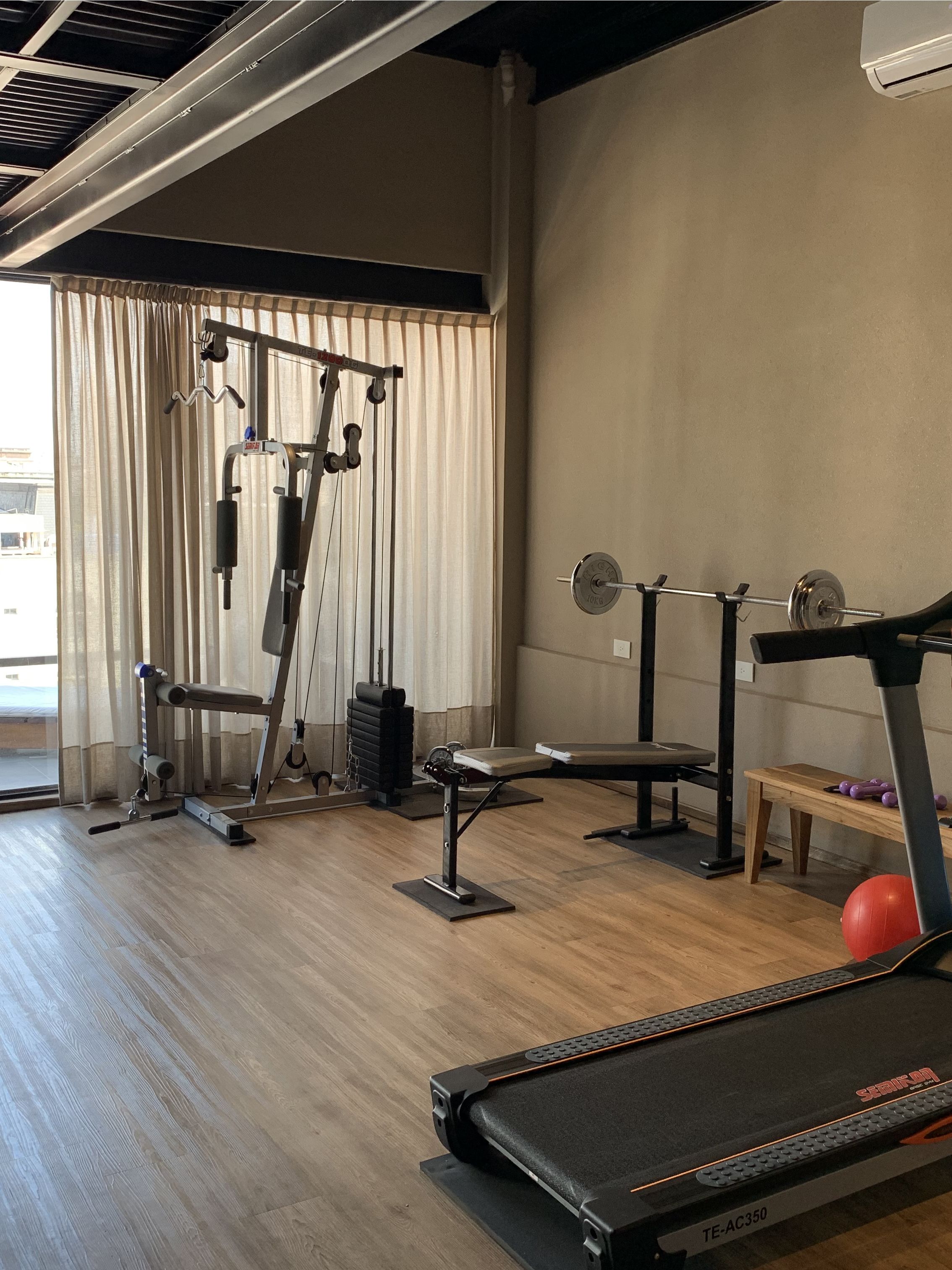 Foto - AQ Tailored Suites