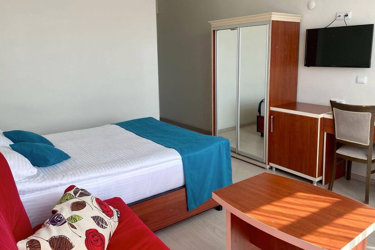 Minibar, desk, free WiFi