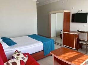 Minibar, desk, free WiFi