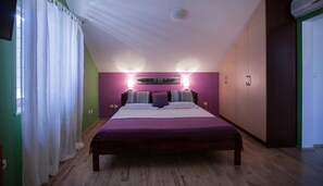 1 habitación, sistema de insonorización, wifi gratis y ropa de cama 
