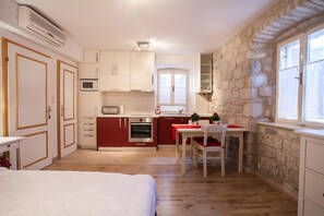 Comfort Studio, 1 Queen Bed, City View | Private kitchen | Fridge, electric kettle - Apartment and Room Ursa (Trogir)