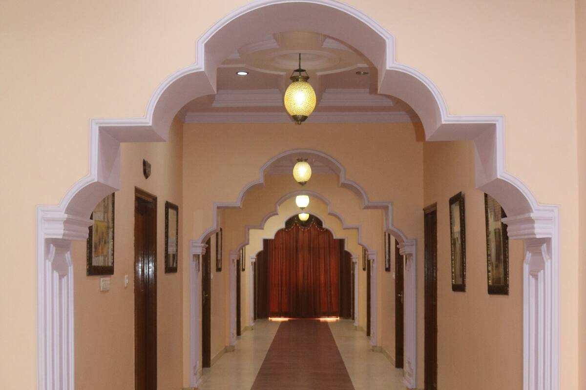 Super Deluxe Room | Living area