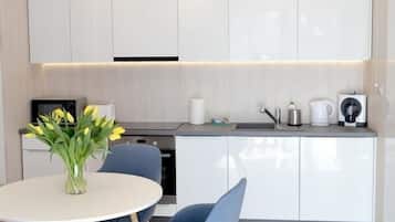 Suite studio Deluxe, 1 chambre, non-fumeur, cuisinette (Woda) | Cuisine privée | Réfrigérateur, four à micro-ondes, surface de cuisson, lave-vaisselle