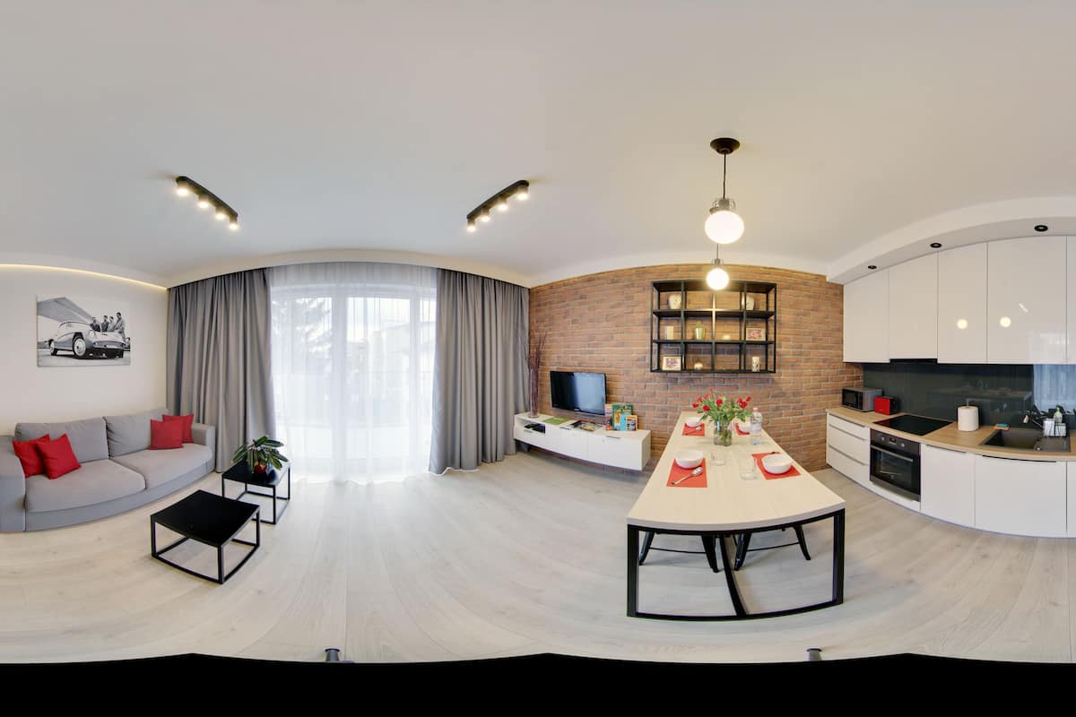 Deluxe Studio Suite, 1 Bedroom, Non Smoking, Kitchenette (Ogien) | Desk, iron/ironing board, free WiFi