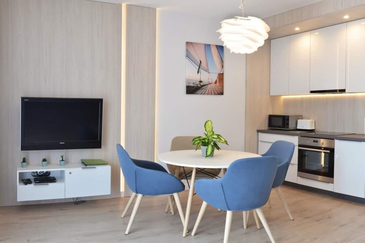 Deluxe Studio Suite, 1 Bedroom, Non Smoking, Kitchenette (Woda) | Desk, iron/ironing board, free WiFi