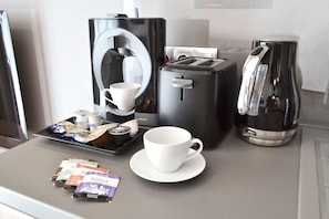 Deluxe Studio Suite, 1 Bedroom, Non Smoking, Kitchenette (Ziemia) | Desk, iron/ironing board, free WiFi - Smart2Stay Apartamenty (Warsaw)