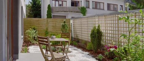 Deluxe Studio Suite, 1 Bedroom, Non Smoking, Kitchenette (Ziemia) | Terrace/patio