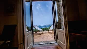 Perhehuone, merinäköala | Terassi/patio