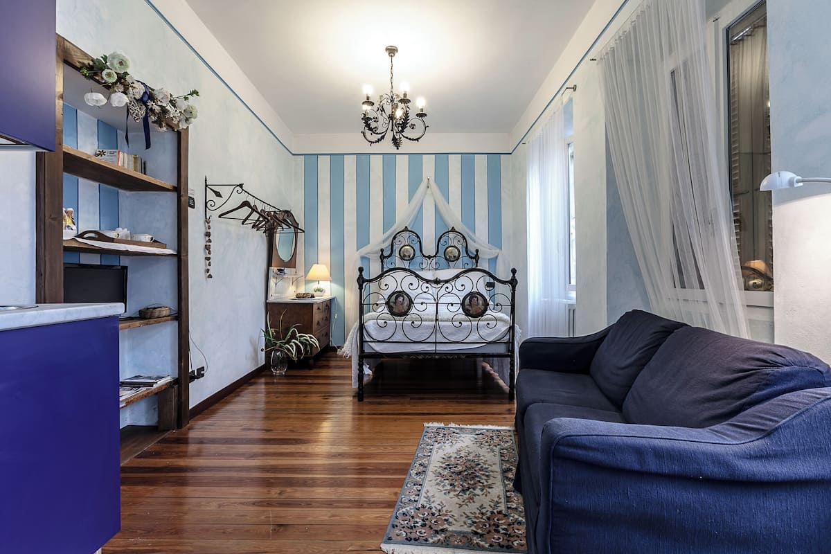 Studio | 1 bedroom, individually decorated, iron/ironing board, free WiFi