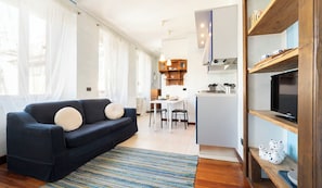 Studio | 1 bedroom, individually decorated, iron/ironing board, free WiFi