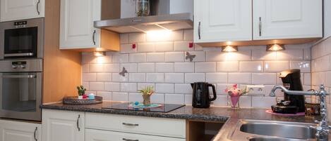 Apartment, 1 Bedroom, Balcony | 1 bedroom, soundproofing, iron/ironing board, free WiFi