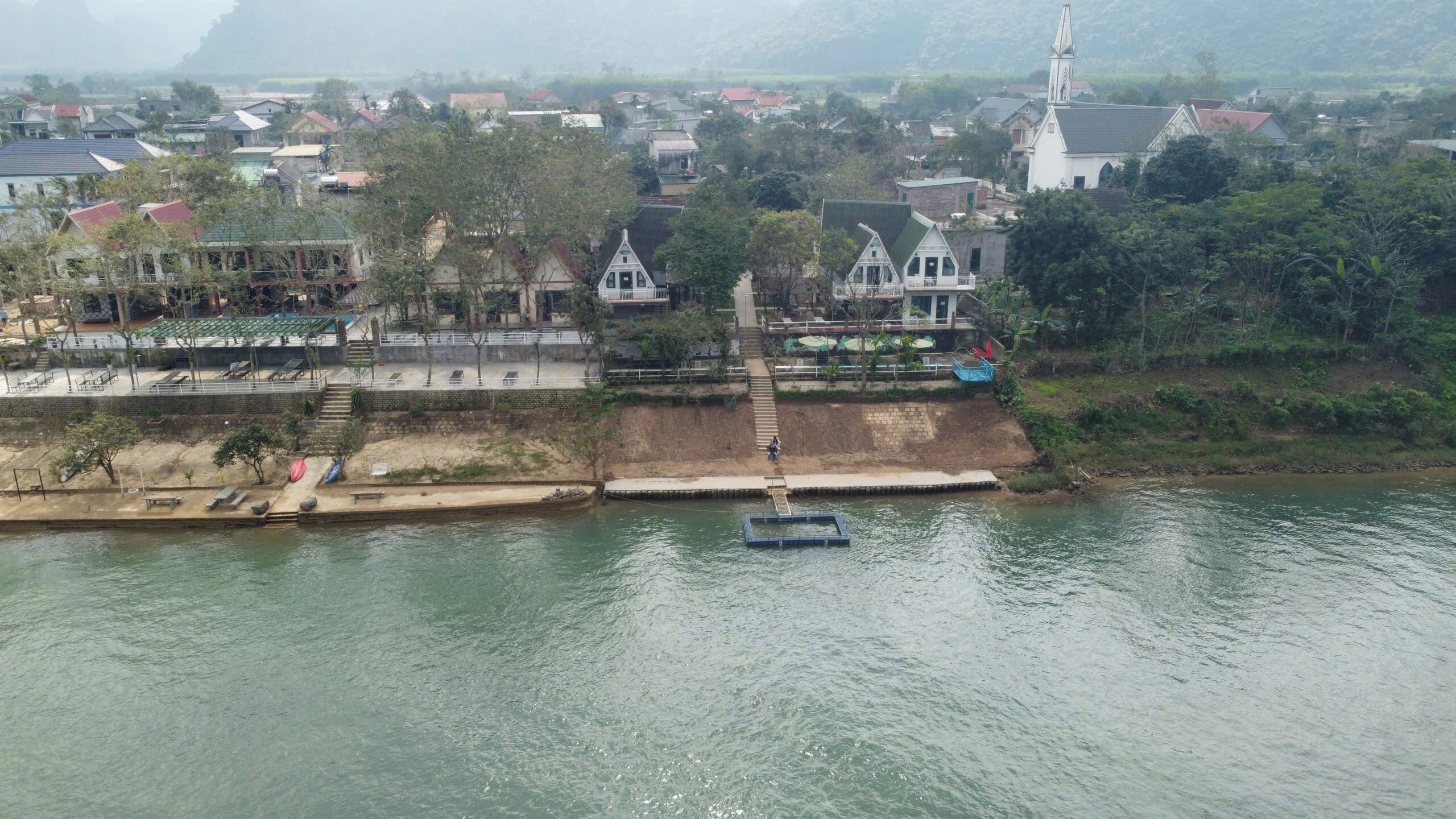 Vista frontal de la propiedad