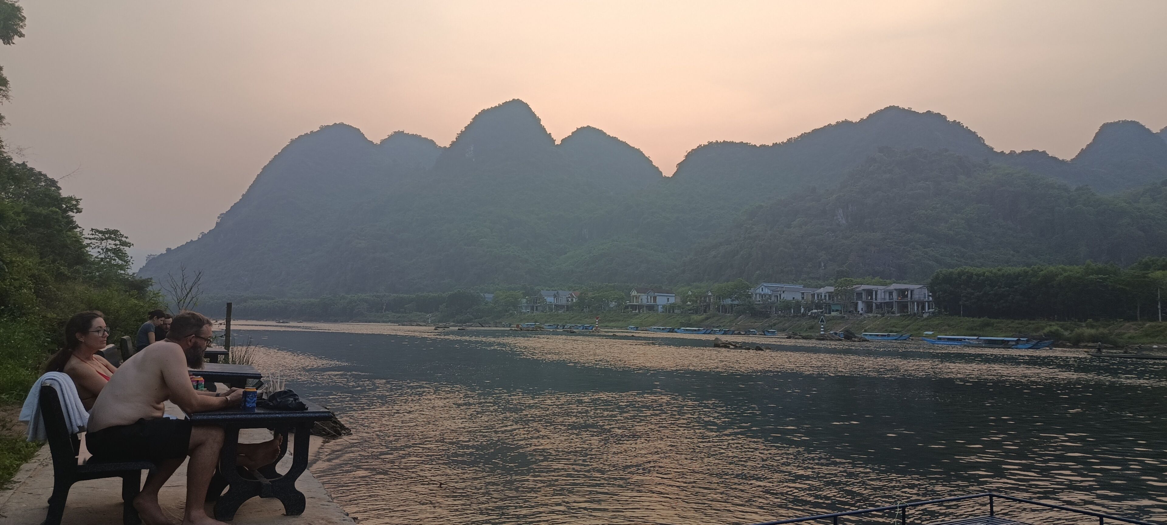 1 bedroom, pillowtop beds, minibar, desk