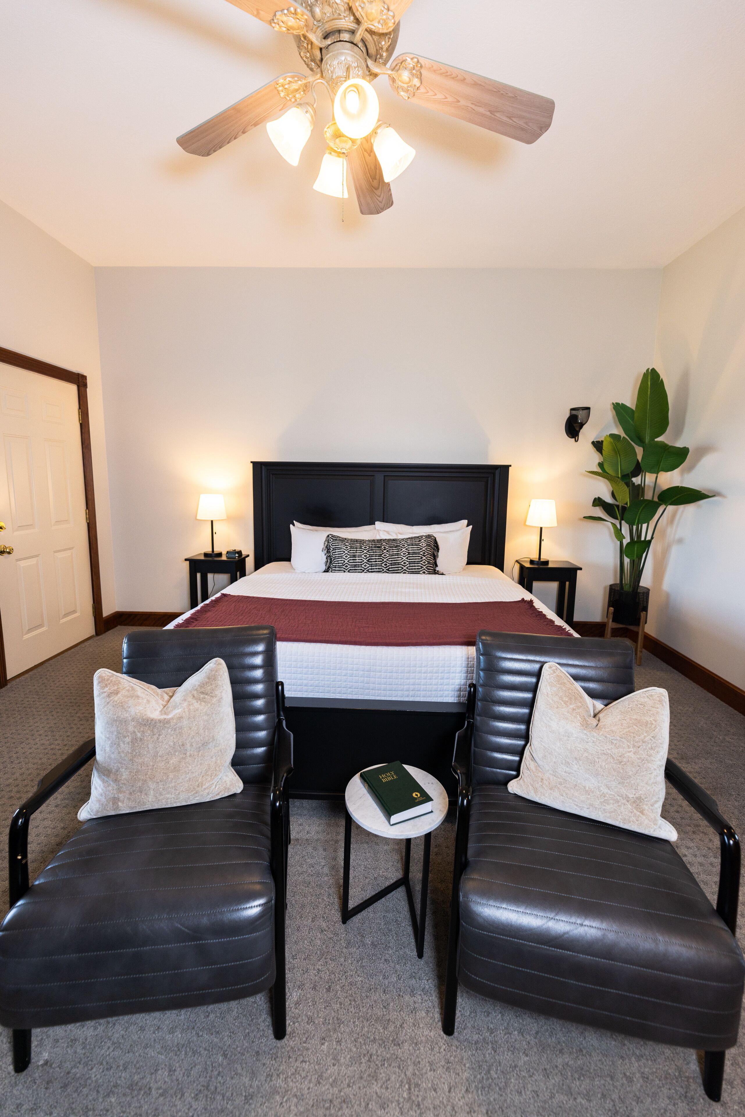 Deluxe Room, 1 King Bed | Individually decorated, individually furnished, soundproofing, free WiFi