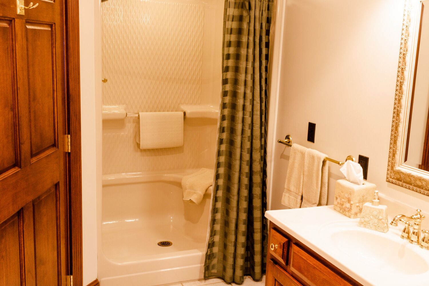 Romantic Room, 1 King Bed | Bathroom sink